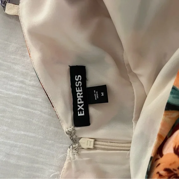 Express floral wrap dress - Picture 4 of 5